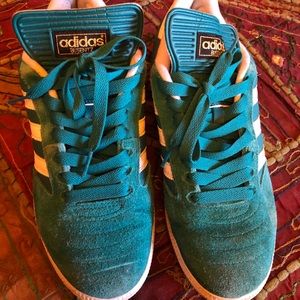 Man’s athletic shoes